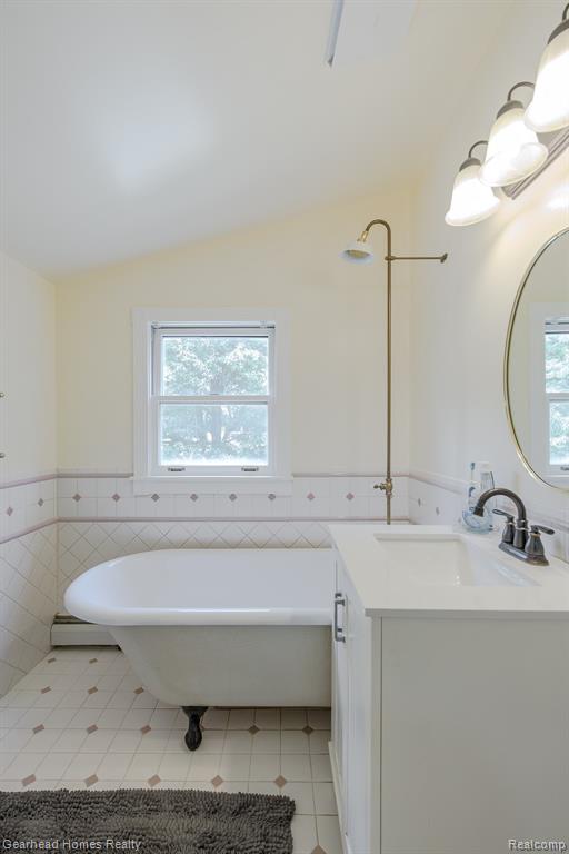 6296 Elizabeth Lake Road, Waterford, MI 48327 — Photo 45
