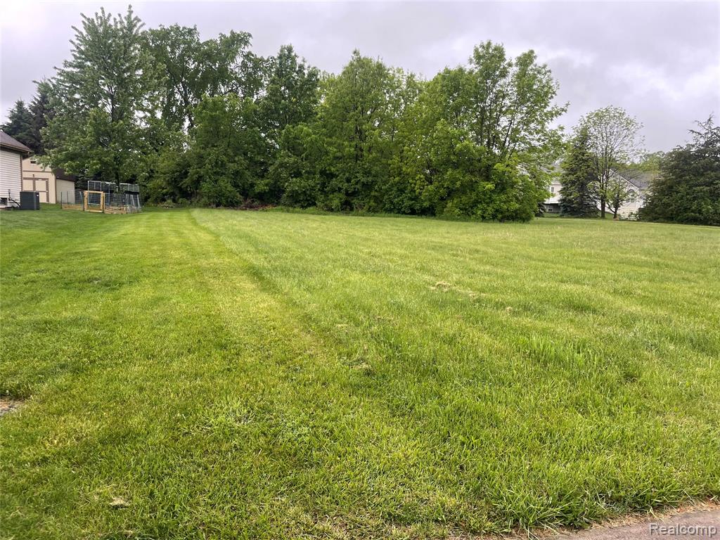 5168 SANDALWOOD Drive, Grand Blanc, MI 48439 — Photo 2