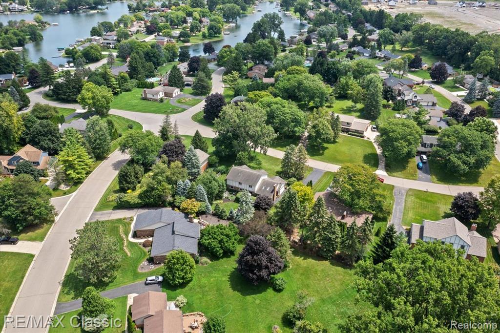 4815 Ravinewood Drive, Commerce Twp, MI 48382 — Photo 50