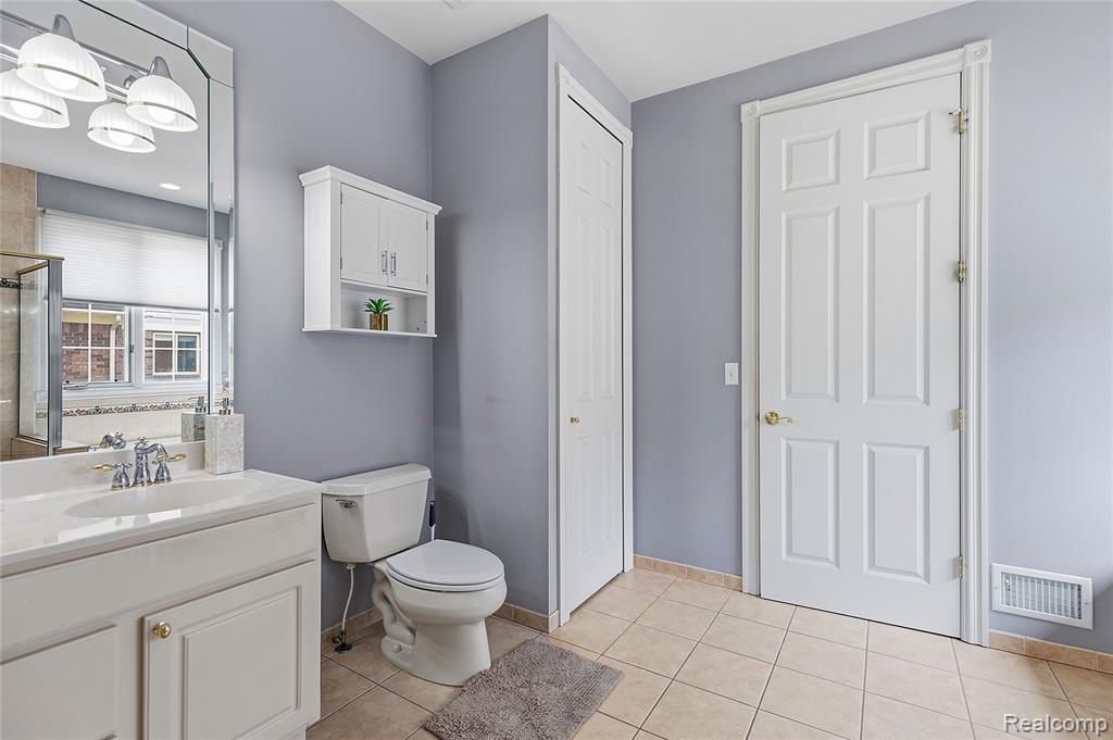 49783 Golden Park Drive, Utica, MI 48315 — Photo 25