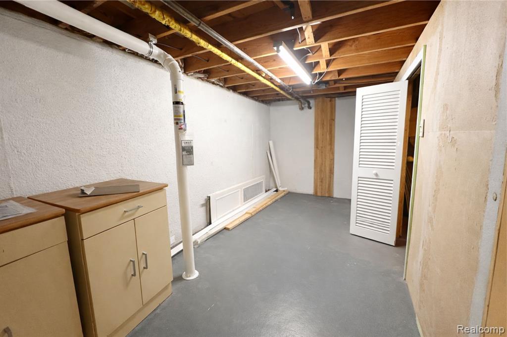 19585 Mariner Court, Northville, MI, 48167