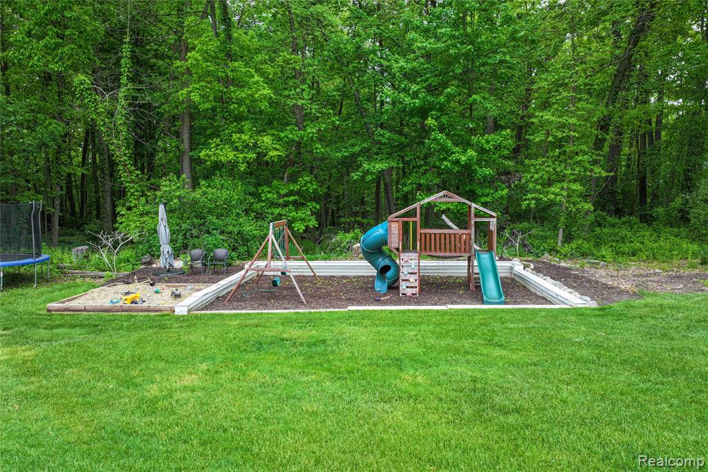 490 Rolling Oaks Drive, Howell, MI 48843 — Photo 13