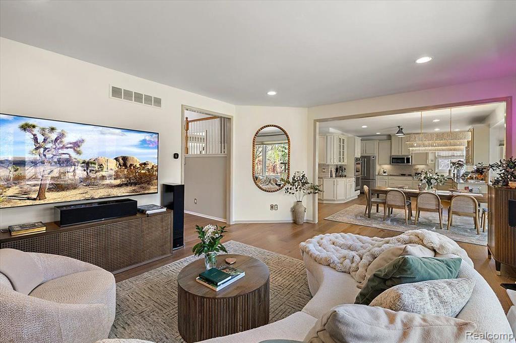 47082 NORTHUMBERLAND Street, Novi, MI — Photo 37