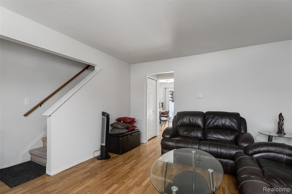 45704 Kensington St, Utica, MI 48317 — Photo 11
