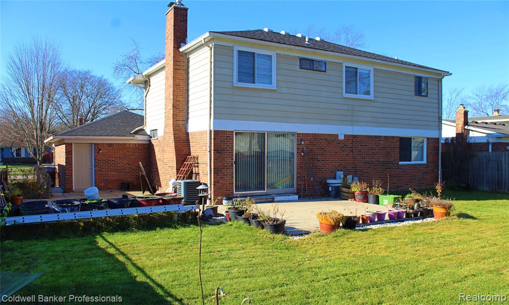 6586 CARRIAGE HILLS Drive, Canton, MI 48187 — Photo 36