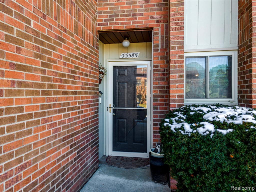 33585 Pondview Circle, 116, Livonia, MI 48152 — Photo 2