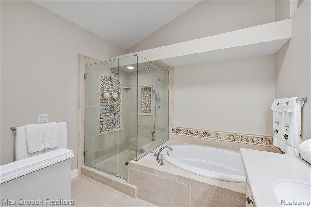 671 BROCKMOOR Lane, Bloomfield Hills, MI 48304 — Photo 17