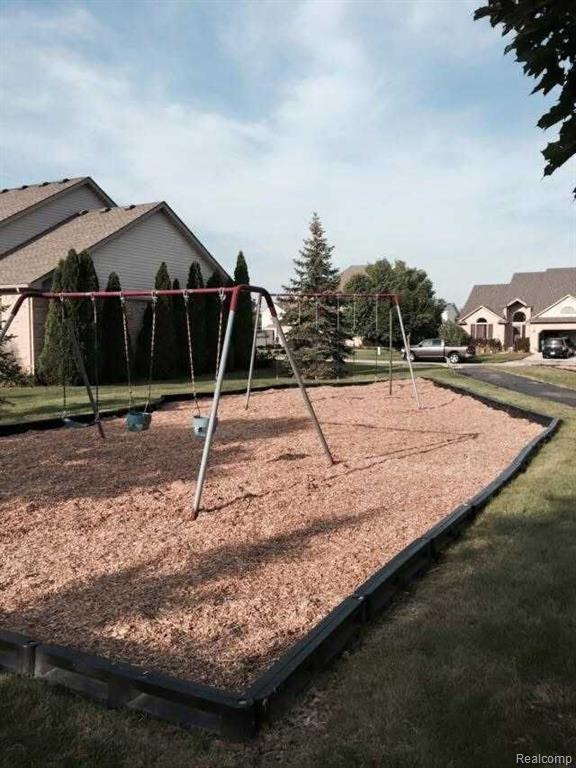 48548 Fairmont Drive, Macomb, MI 48044 — Photo 44