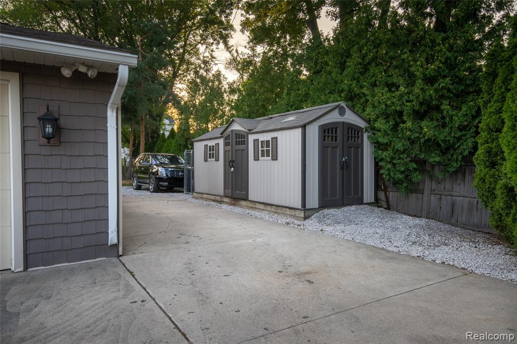 6655 Norton Drive, Troy, MI 48085 — Photo 23