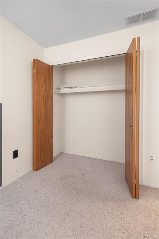 20842 Ridgemont Road, Harper Woods, MI 48225 — Photo 12