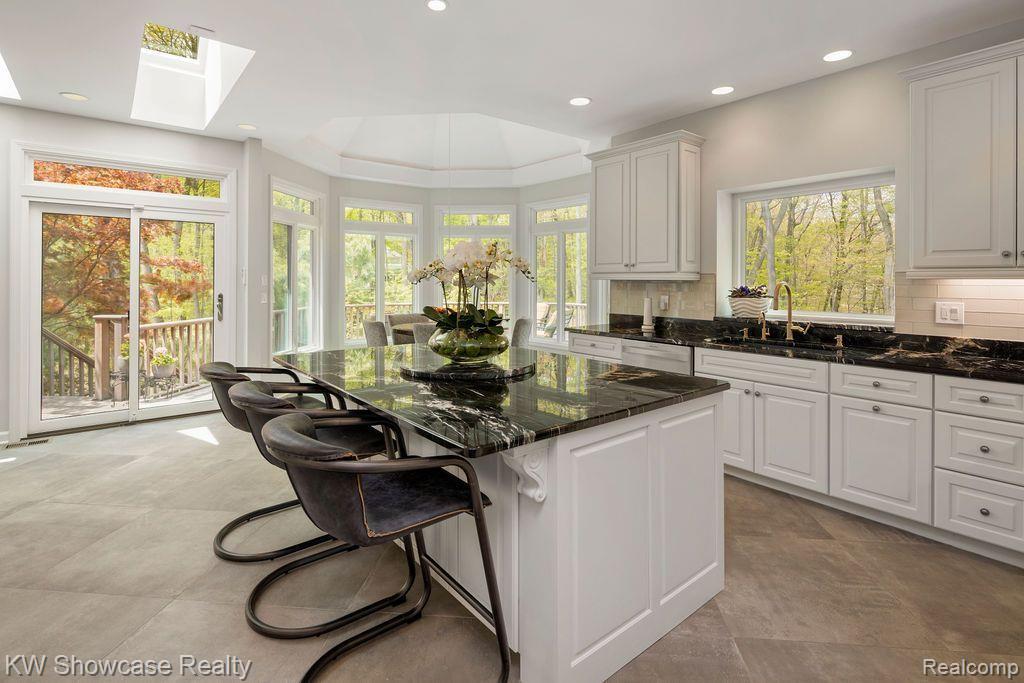 6061 TURNBERRY Drive, Commerce Twp, MI 48382 — Photo 19