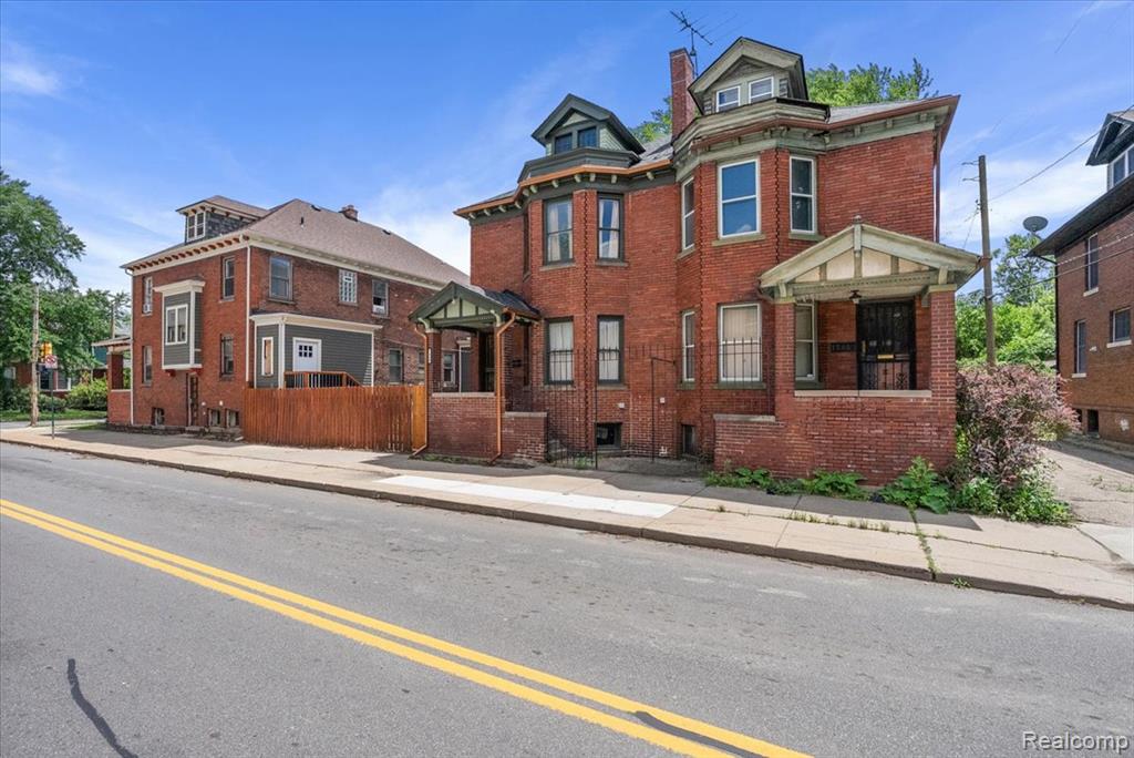 7950 E Lafayette Street, Detroit, MI 48214 — front exterior