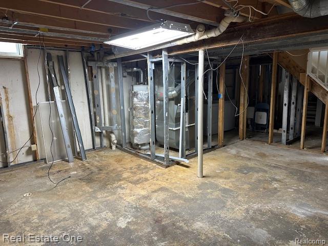 942 Hogarth Avenue, Waterford, MI 48328 — Photo 19