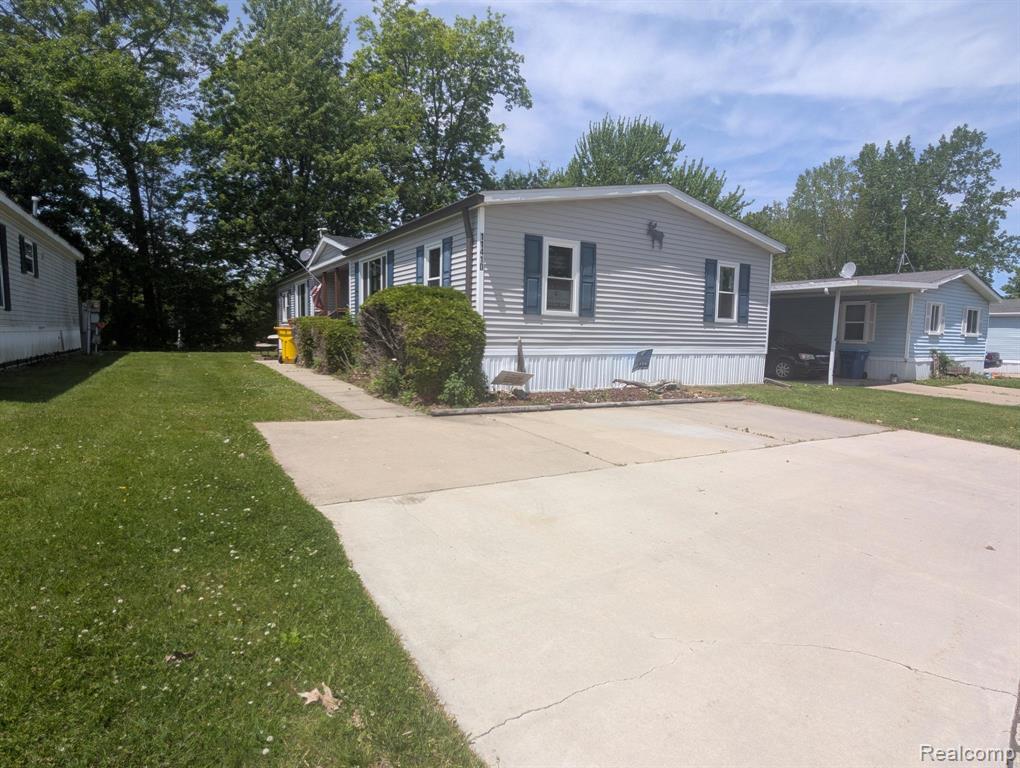 11410 N Lake Drive, Fenton, MI 48430 — Photo 8