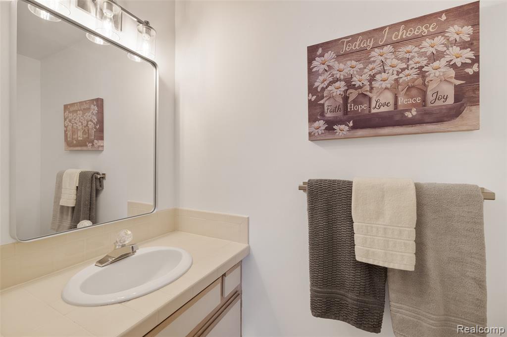 41600 Janet Drive, Clinton Twp, MI 48038 — Photo 19