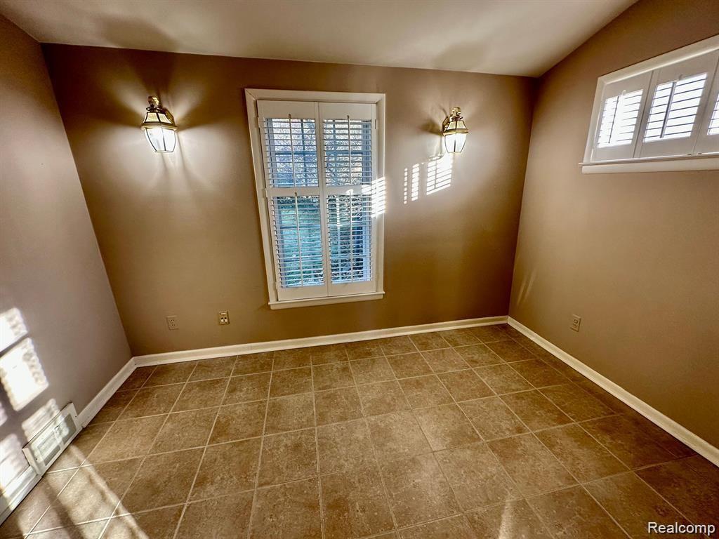 4302 SHERIDAN Drive, Royal Oak, MI 48073 — Photo 18