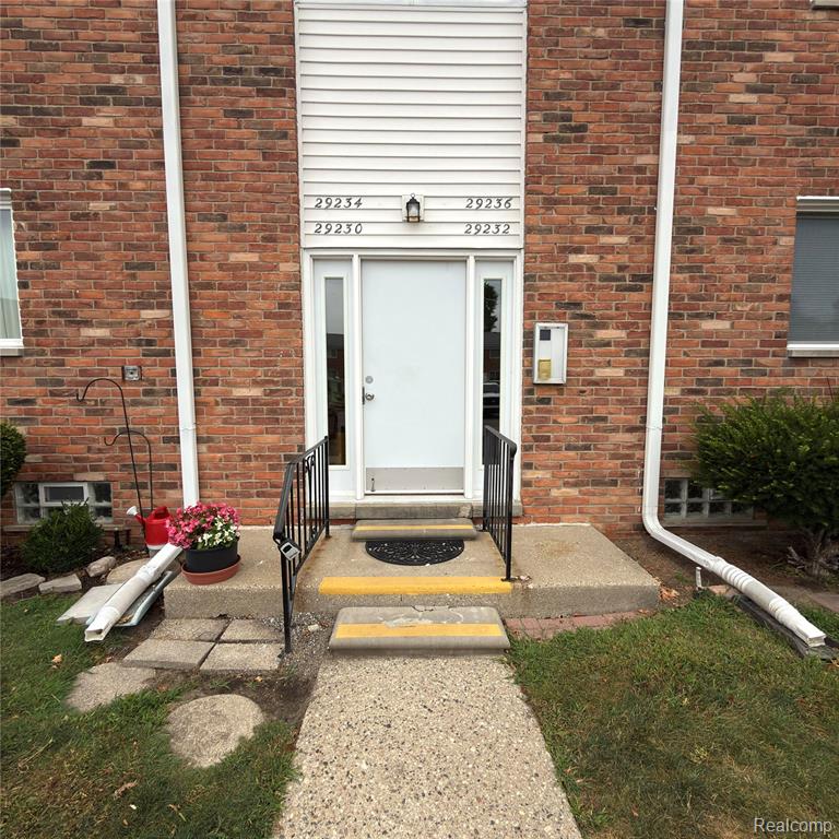 29232 Hoover Road, 232, Warren, MI 48093