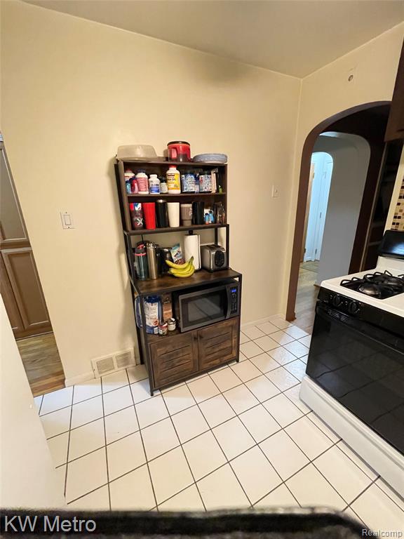 9979 Berwyn, Redford, MI 48239 — Photo 8