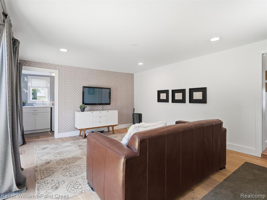 10435 Spring Street, Fenton, MI 48430 — Photo 10