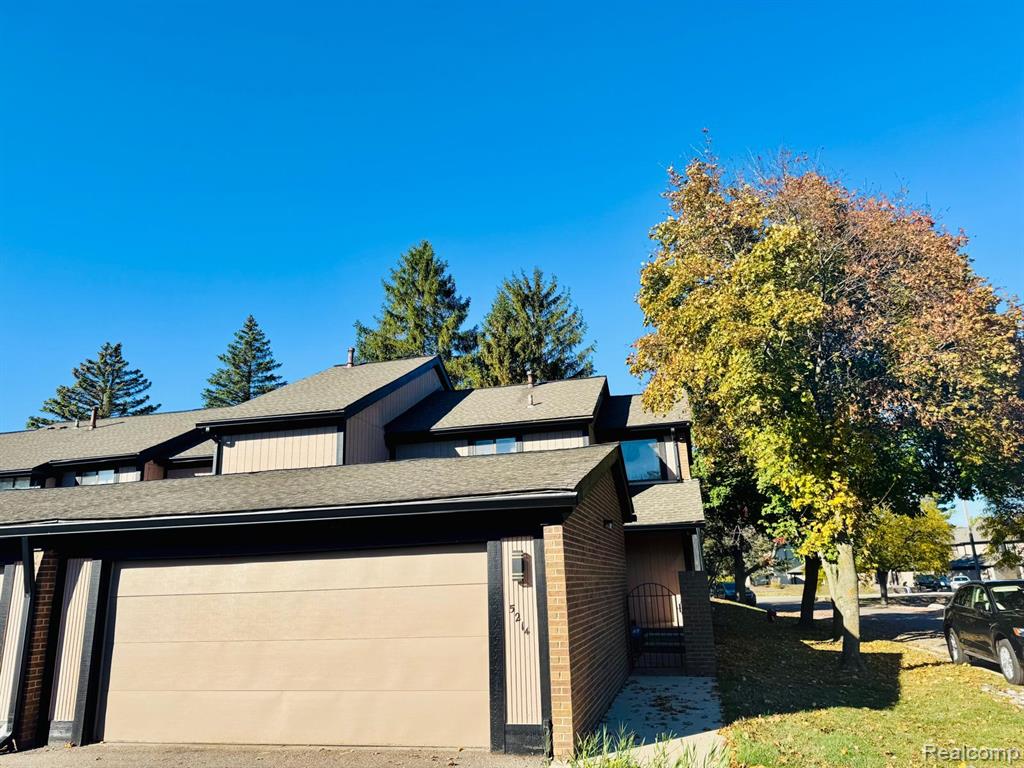 5214 Brett Court, West Bloomfield, MI — front exterior