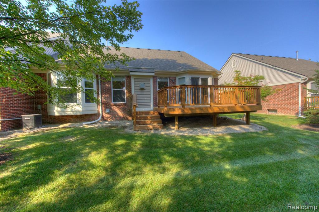 1146 ANDOVER Circle, Commerce Twp, MI 48390 — Photo 25
