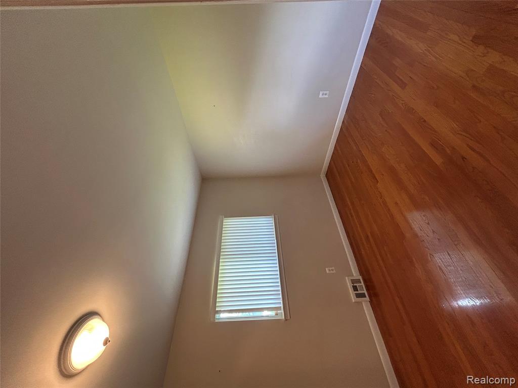 129 Pleasant Lake Drive, Waterford, MI 48327 — Photo 10