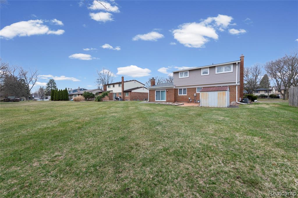 4902 Hubbard Drive, Troy, MI 48085 — Photo 36