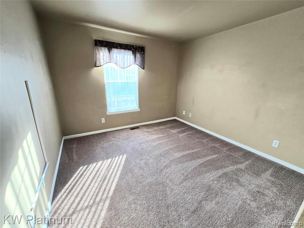 46225 CAVALIER Drive, Macomb, MI 48044 — Photo 8