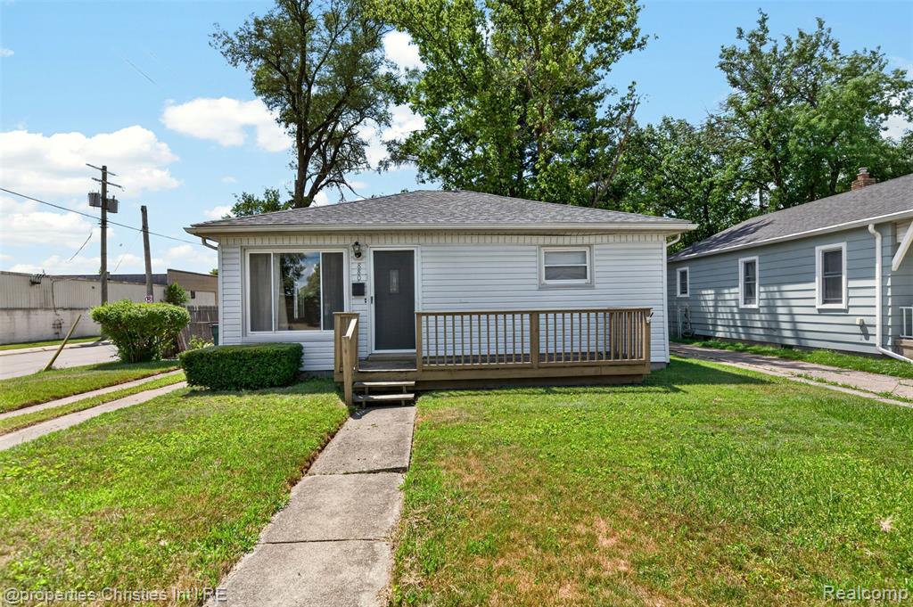 880 Jewell Street N, Ferndale, MI 48220