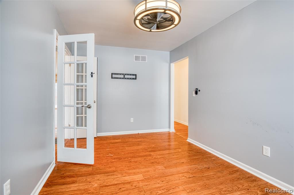 10237 Swan Lake Circle, Ypsilanti, MI 48197 — Photo 22