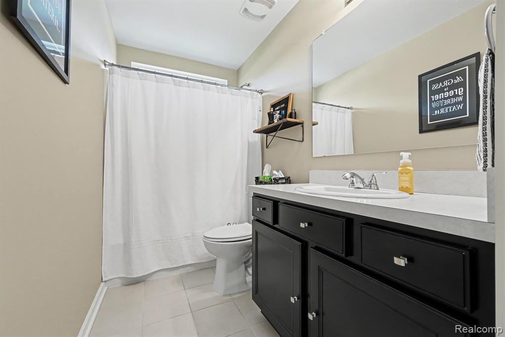 7560 Gannon Court, Shelby Twp, MI 48317 — Photo 16
