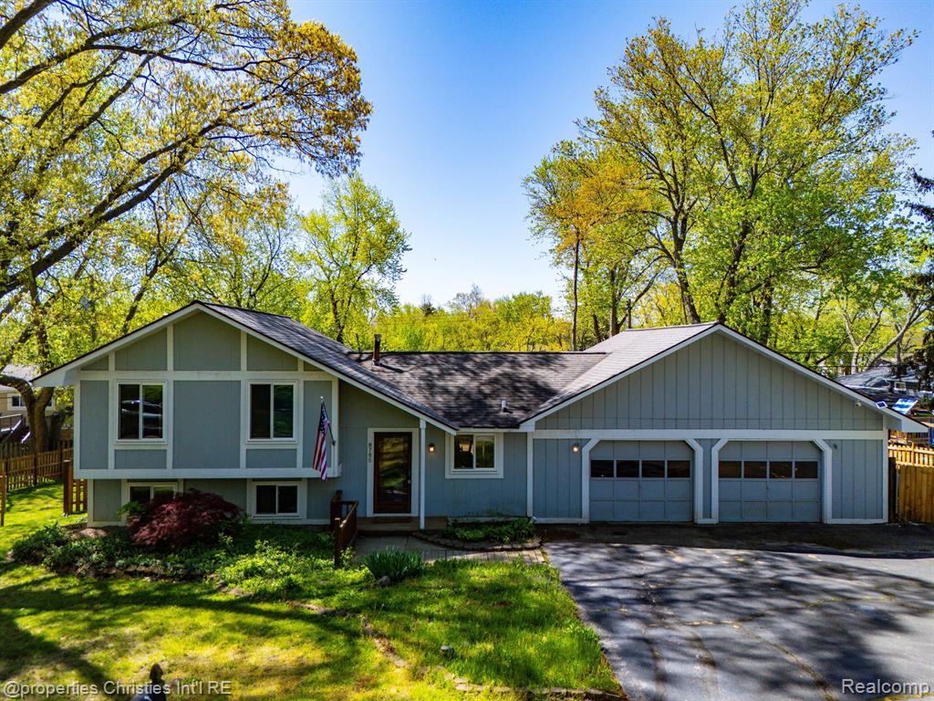 6785 GRASSLAND Avenue, West Bloomfield, MI 48324 — Photo 34
