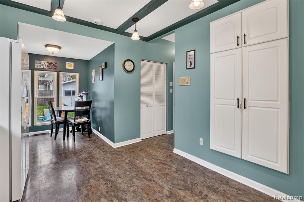 647 N Washington Street, Owosso, MI 48867 — Photo 9