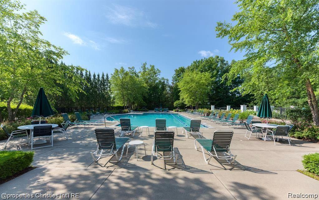 8204 Alexa Drive, Commerce Twp, MI 48390 — Photo 33