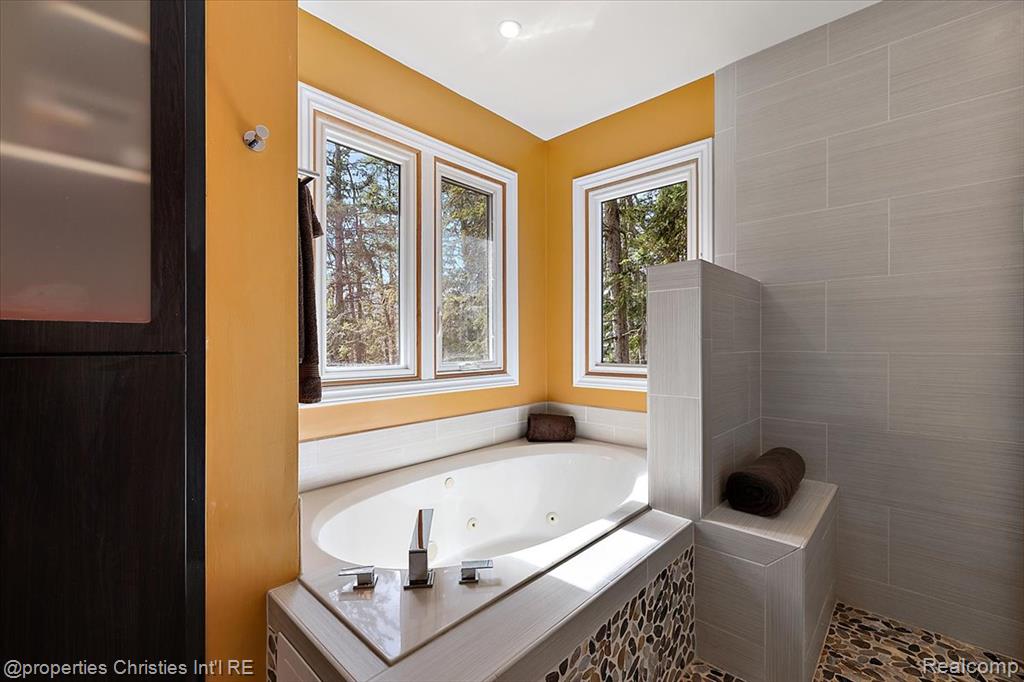 1009 Tall Pines Trail, Highland, MI 48356 — Photo 35