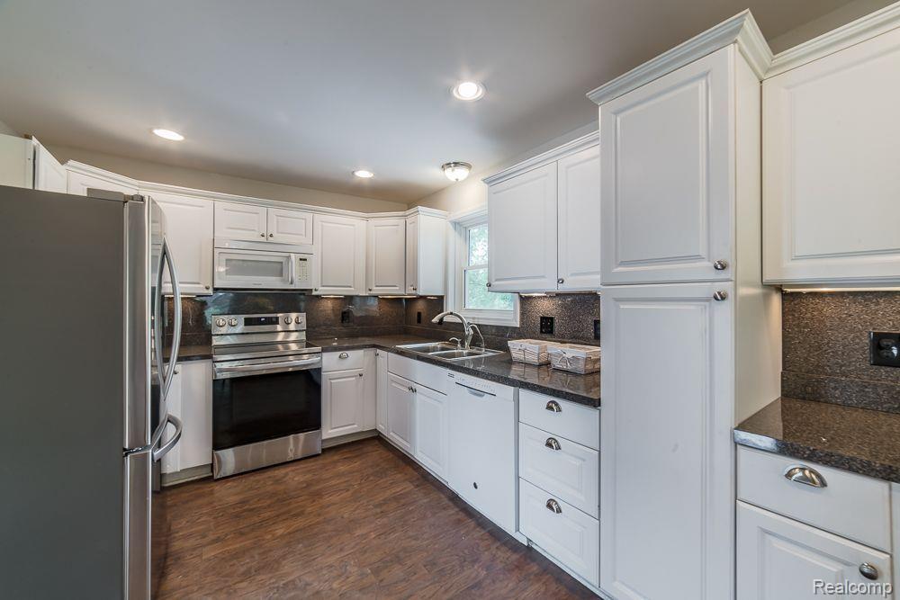 335 N CHURCH Street, Ortonville, MI 48462 — Photo 9