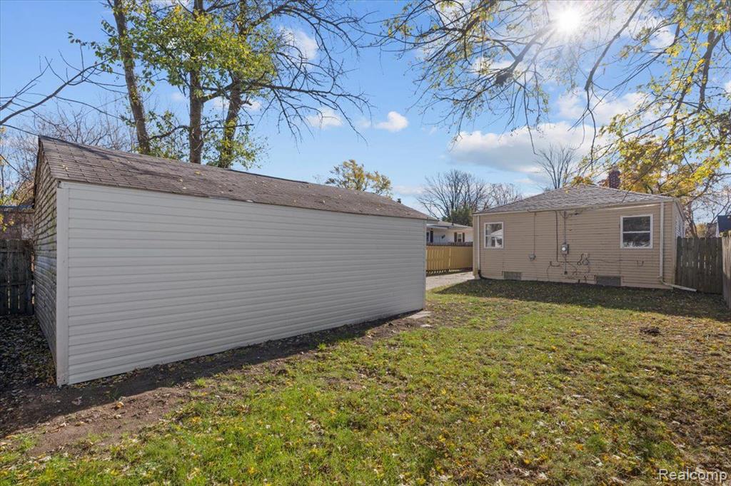 567 E MADISON Avenue, Pontiac, MI 48340 — Photo 9