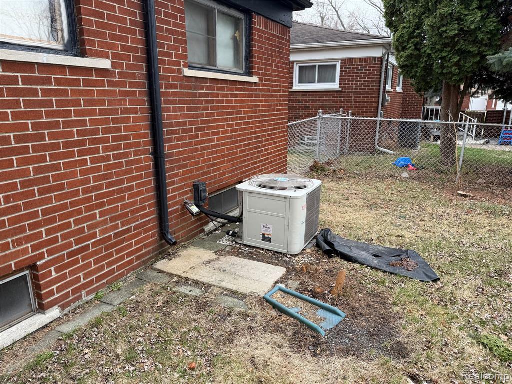 8225 Lochdale Street, Dearborn Heights, MI 48127 — Photo 7