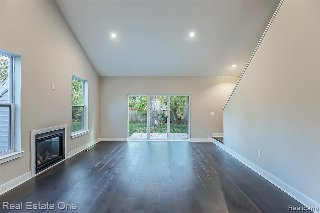529 Indian Oaks Drive, Howell, MI 48843 — Photo 17