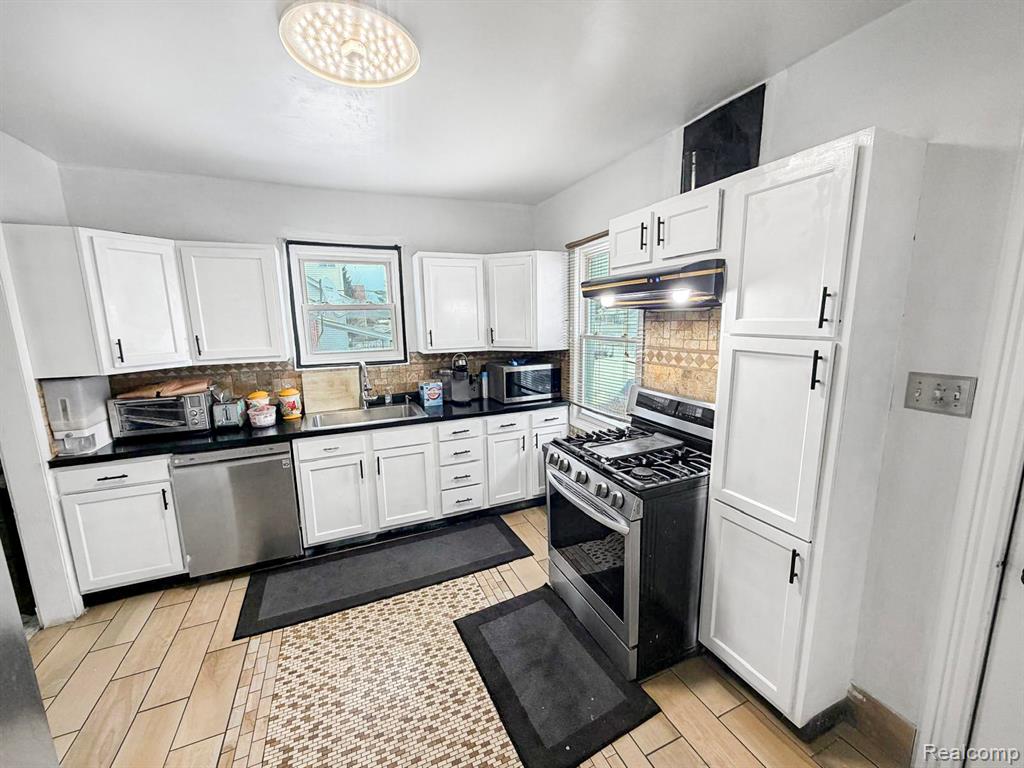 8805 Whitlock Avenue, Dearborn, MI 48126 — Photo 2