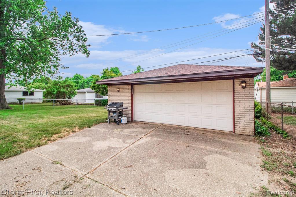 8341 FORREST Drive, Canton, MI 48187 — Photo 25