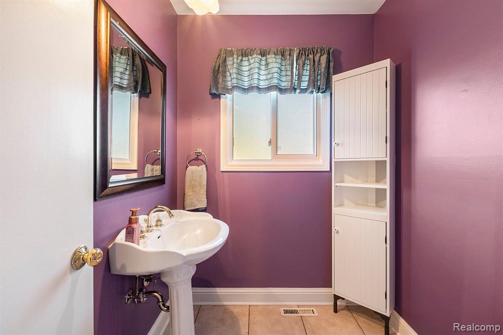 9170 ROBERT BURKE Drive, Brighton, MI 48116 — Photo 16