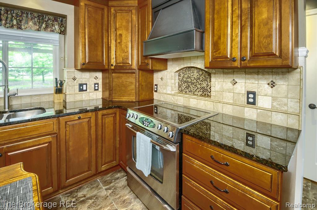 4449 Brighton Drive, Grand Blanc, MI 48439 — Photo 27