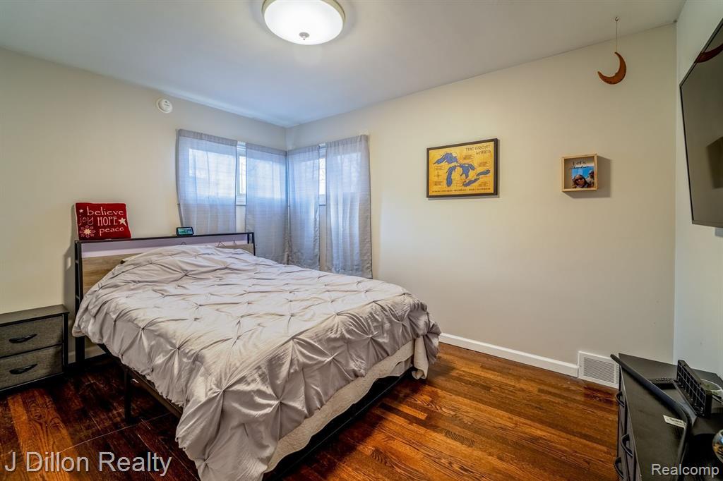 9371 MERRIMAN Road, Livonia, MI 48150 — Photo 35