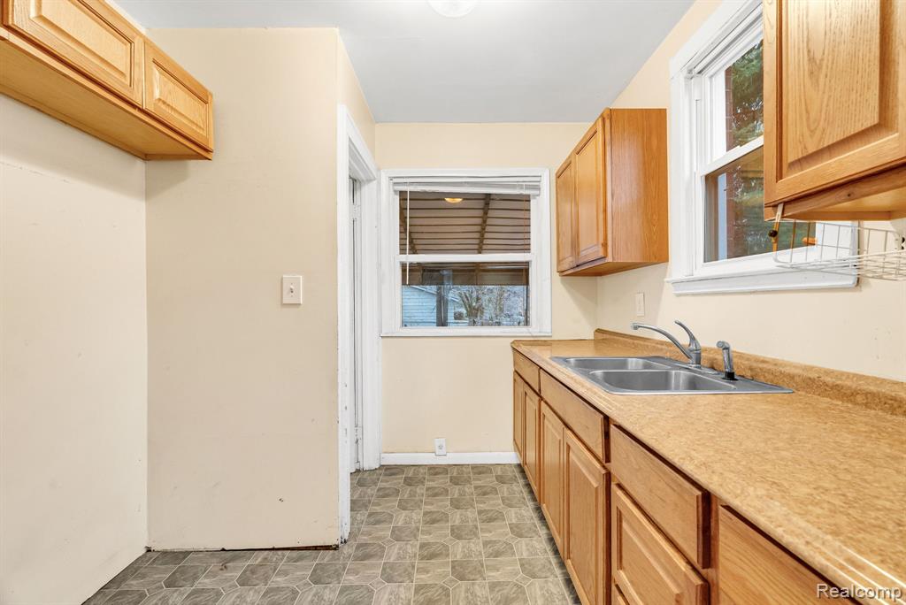 940 Cameron Avenue, Pontiac, MI 48340 — Photo 8