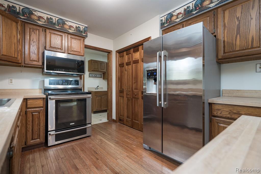 906 Dahlia Lane, Rochester Hills, MI 48307 — Photo 16