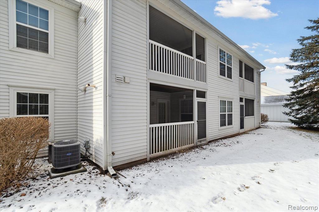 2670 S KNIGHTSBRIDGE Circle, Ann Arbor, MI 48105 — Photo 30