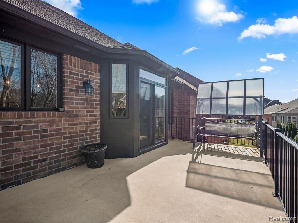 6470 CREEKSIDE Drive, Shelby Twp, MI 48316 — Photo 6