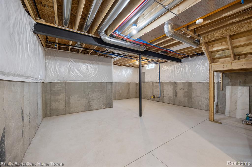 50733 MISTWOOD Drive, Macomb, MI 48042 — Photo 34