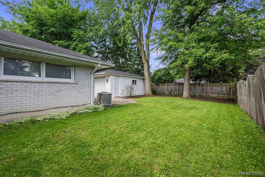 519 Essex Street, Clawson, MI — Photo 2
